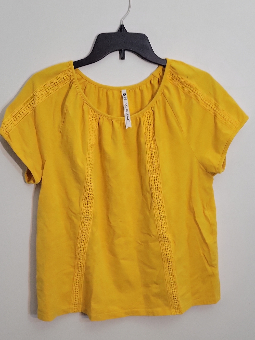 Leo & Nicole Yellow Crochet-Trim Short Sleeve Top